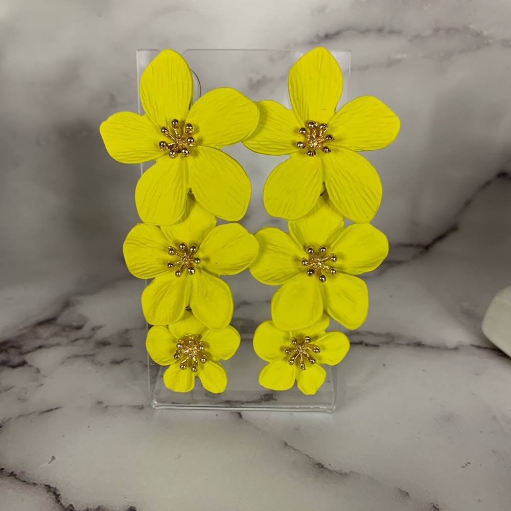 Flower statement earrings - Picture 3 of 4